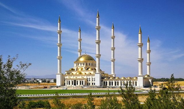 KKTC'nin en büyük camiinde sona yaklaşılıyor