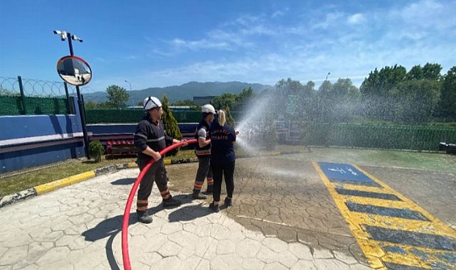 Kocaeli Büyükşehir İtfaiyesi acil durum ekiplerine uygulamalı eğitim verdi