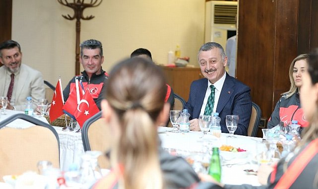Kocaeli'de Başkan Büyükakın Karate Milli takımıyla buluştu