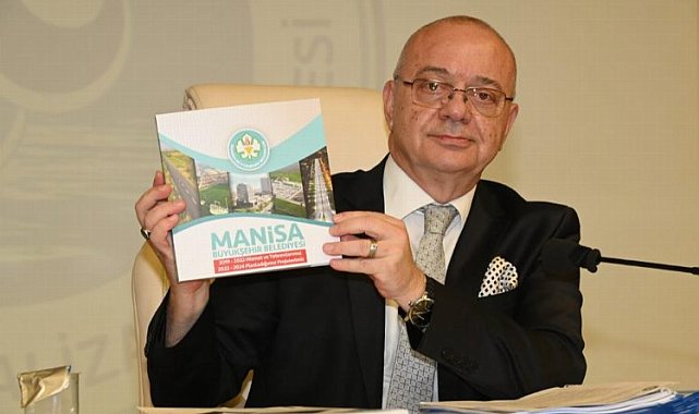Manisa Meclis Üyelerine hizmetleri anlatan kitap