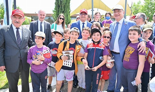 Manisa'da bilime şenlikli açılış