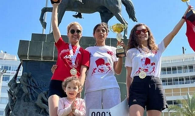Özlem Işık, İzmir'de kürsüde yer aldı