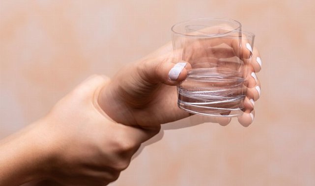 Parkinson hastasına beyin pili takılırsa!