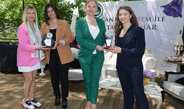 Seçil Bayraktar Bursa'da 'yılın annesi' seçildi