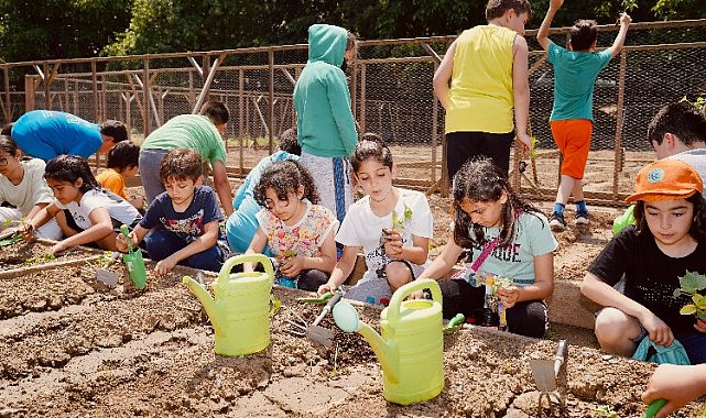 Üsküdar'da fideler toprakla buluştu