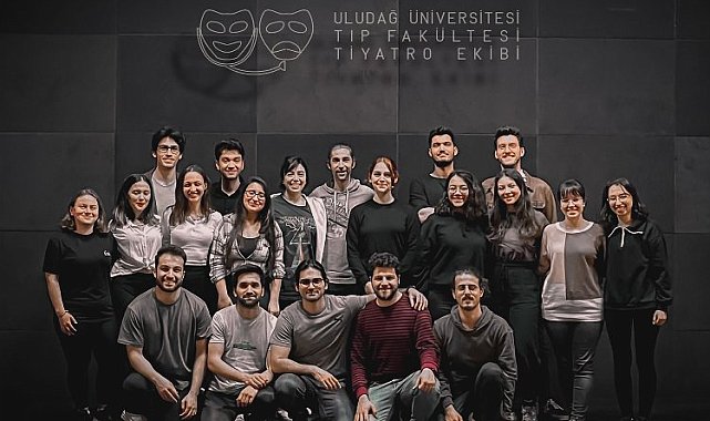UÜ Tıp Tiyatro ekibi Polydrama ile sahnede
