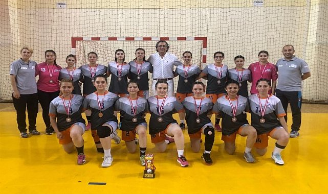 Adana'da kadınlar hentbolda 2'nci lige yükseldi