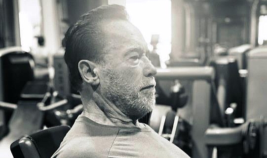 Arnold Schwarzenegger Öyle Bir Poz Verdi ki!