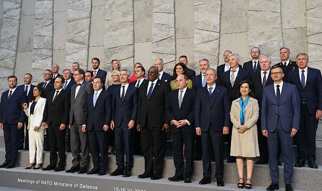 Bakan Akar NATO karargahında ikili temasları sürdürüyor