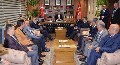 Bakan Akar'dan MHP Kayseri'ye ziyaret