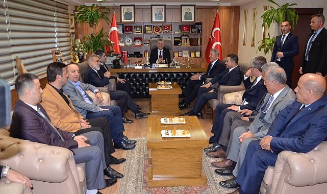 Bakan Akar'dan MHP Kayseri'ye ziyaret