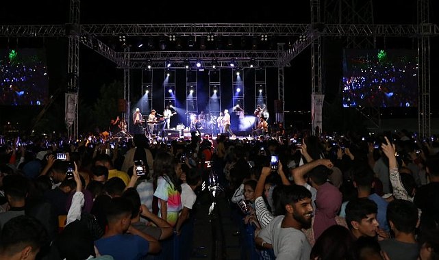 Bilal Sonses Adıyamanlıları coşturdu