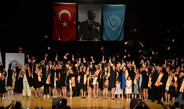 Bursa Uludağ Üniversitesi enstitülerinde mezuniyet coşkusu