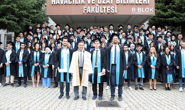 ERÜ Havacılık ve Uzay Bilimleri Fakültesi'nde mezuniyet heyecanı