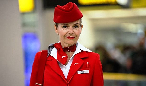 Hava Yollarının En Yaşlı Hostesi