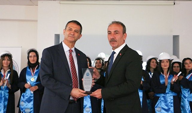 KAYÜ Tomarza Mustafa Akıncıoğlu MYO'da mezuniyet coşkusu