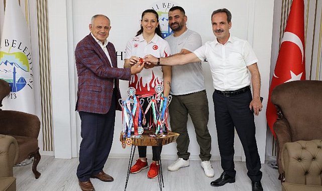 KickBoks şampiyonundan Esat Öztürk'e ziyaret