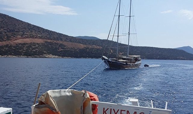 Muğla Bodrum'da arıza yapan tekne KEGM ekiplerince kurtarıldı