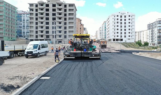 Nevşehir'de sıcak asfalt mesaisi