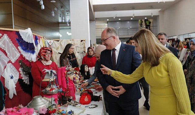 Sivas'ta kursiyerlerin el emekleri görücüye çıktı