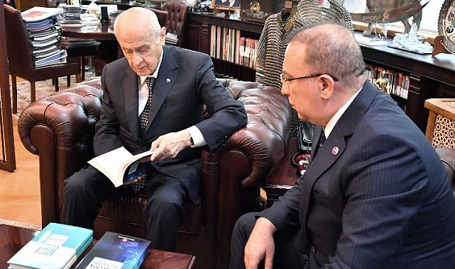 Bahçeli'den iki kitap tanıtımı
