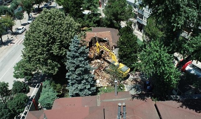 Bursa İnegöl'de kaymakamlık lojmanı yıkıldı