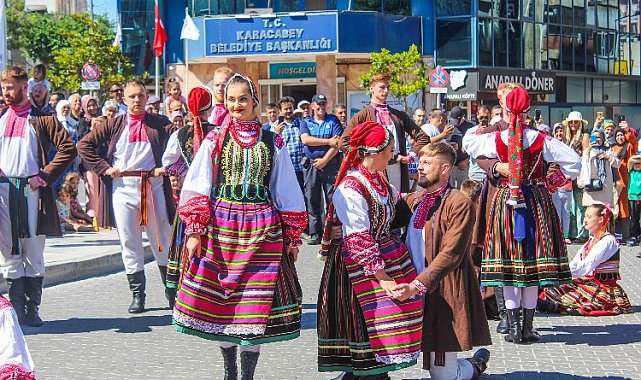 Bursa Karacabey'de Uluslararası Karagöz Halk Dansları rüzgârı