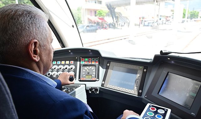 Bursa'da T2 hattı açıldı... Binali Yıldırım vatman oldu