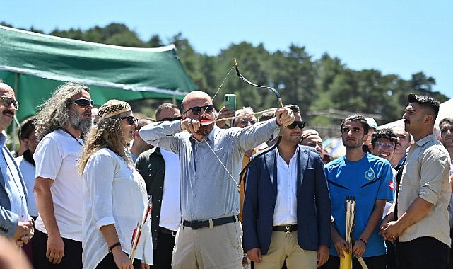 Bursa'da Türk Dünyası Ata Sporları Şenliği coşkusu