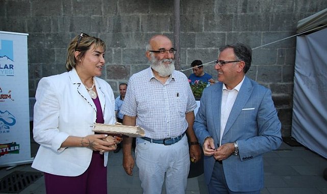 Demokrasinin asıl sahibi halk