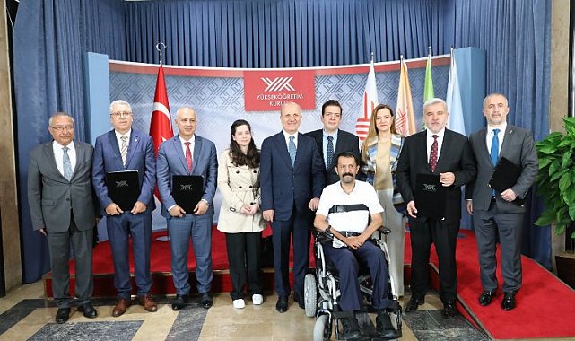 Dokuz Eylül'e 7 nişan, 11 bayrak daha