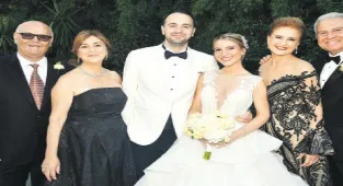 Dostları buluşturan düğün