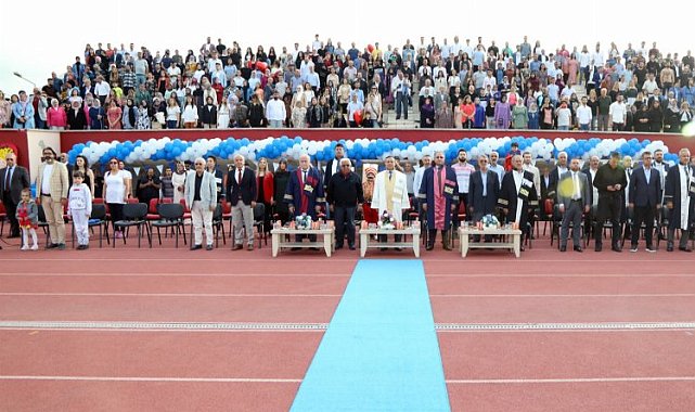 ERÜ Spor Bilimleri Fakültesi'nde mezuniyet coşkusu