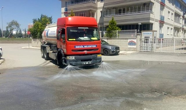 İnegöl'de cadde ve sokaklar temizleniyor