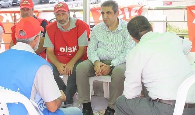 İstanbul Sarıyer'deki grevdeki belediye işçilerine 'Gelecek'ten destek ziyareti