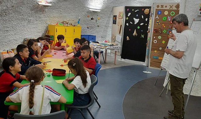 İzmir Karabağlar'da 'Nasreddin Hoca'da dolu dolu yaz