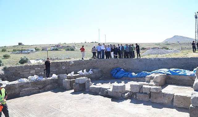 Kayseri Büyükşehir'den mozaik mesaisi