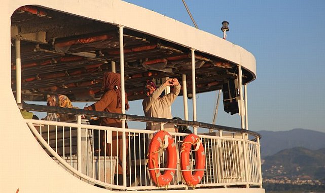 Kocaeli Körfezi'nde vatandaşlar 'Mehtap Turu'nda