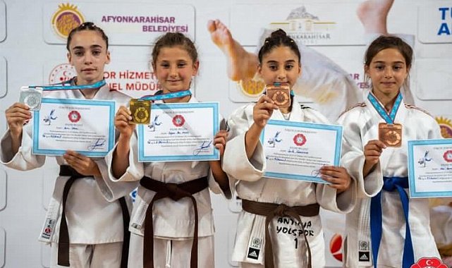 Sakaryalı minik judocular kürsüyü boş bırakmadı