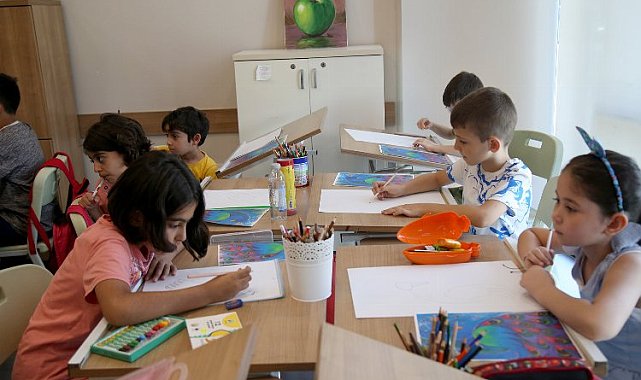 Sakaya Gençlik Merkezi'nde kendilerini keşfediyorlar