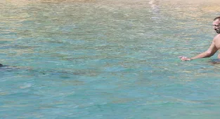 Sinan Engin, Çeşme tatilinde