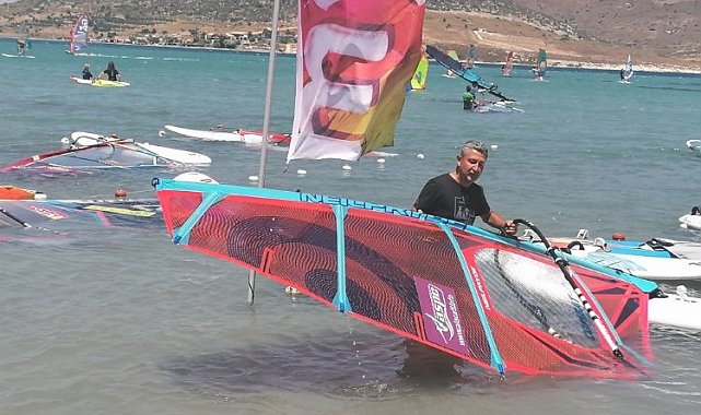 Tarihçi Şükür Alaçatı'da ders alıyor