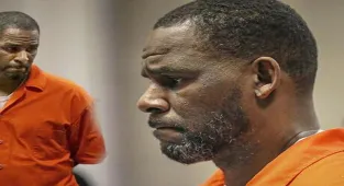 Ünlü şarkıcı R Kelly'ye cinsel istismardan 30 yıl hapis