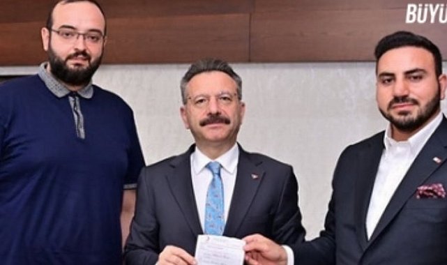 Vali Aksoy'dan Türk Kızılay'ına kurban bağışı