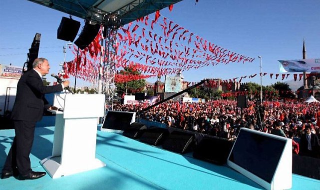 Yunanistan'daki Türk okullarının faaliyetlerinin askıya alınmasına Bakan Akar'dan tepki