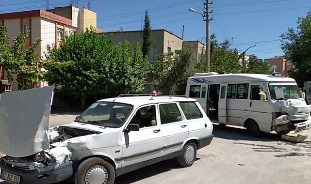 Adıyaman'da yolcu minibüsü otomobille çarpıştı: 4 yaralı