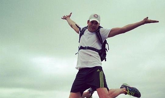 Ashton Kutcher:  "koşarken meme uçlarım kanadı"