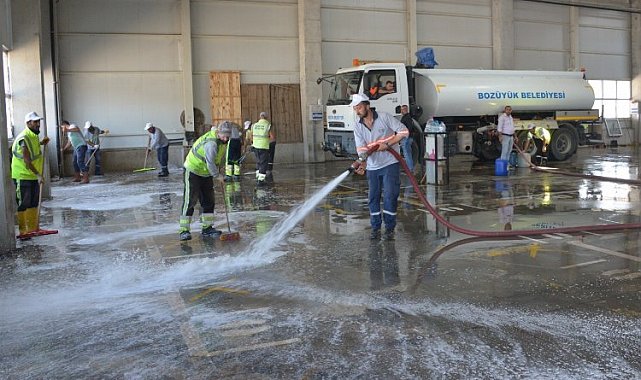 Bilecik Bozüyük'te 'kapalı pazar'da periyodik temizlik