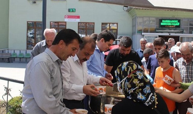 Bursa Harmancık'ta Başkan Ataş'tan aşure ikramı