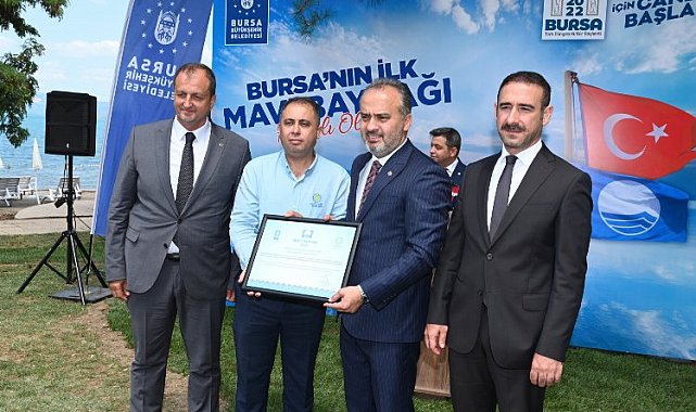 Bursa'da ilk 'mavi bayrak' İznik'te dalgalanıyor